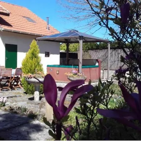 Prázdninový dům Maison Accueillante A Gabarret, Jacuzzi Et Jardin